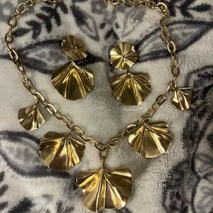 Stella & Dot Gold Leaf Necklace and Earring Set